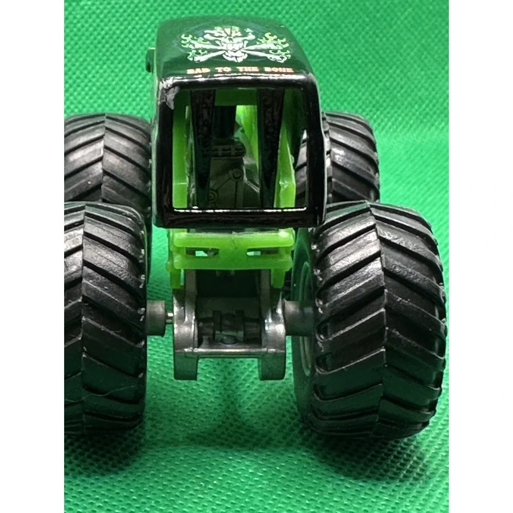 Hot Wheels Grave Digger 1:64 Monster Jam Monster Trucks Die cast Unknown Series